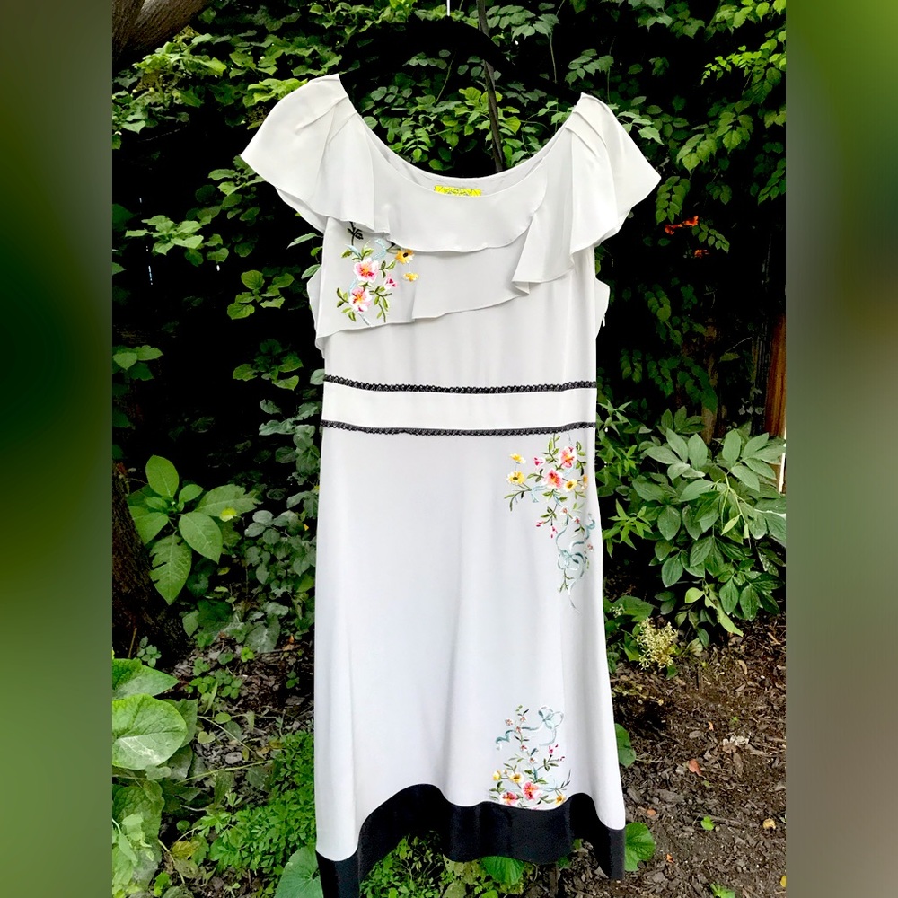 Anthropologie Floreat Grey Silk Embroidered Dress, size 6